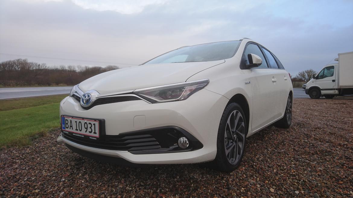 Toyota Auris Touring Sports Hybrid *solgt* billede 2