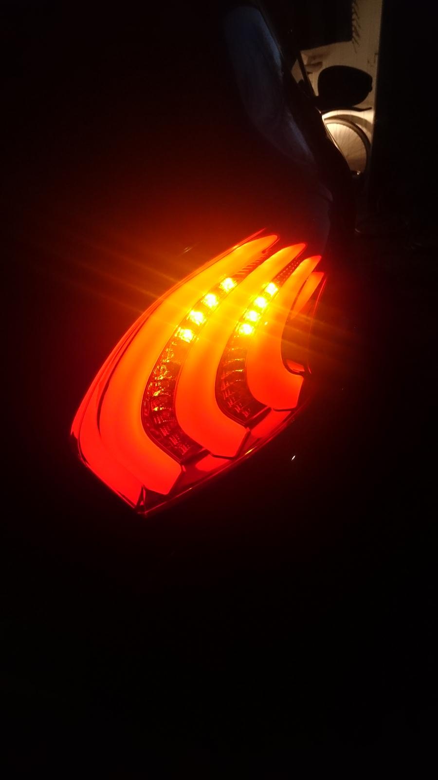 Peugeot 208 1,2 VTI Supreme - Lyset og fanget med blinklyset os  billede 17