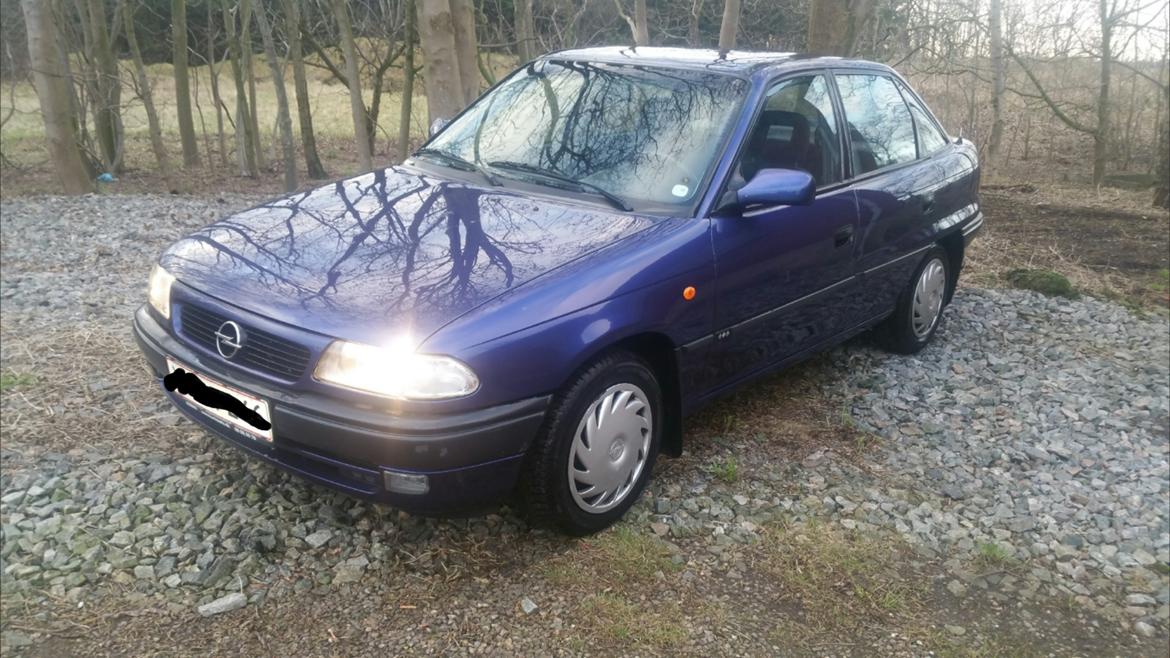 Opel astra f sedan billede 5