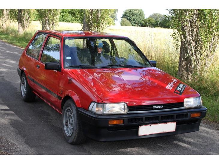 Toyota Corolla ee80 - 1985 - Fin gammel rolla der bliver p...