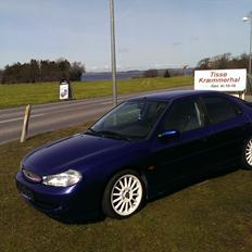 Ford Mondeo ST 200