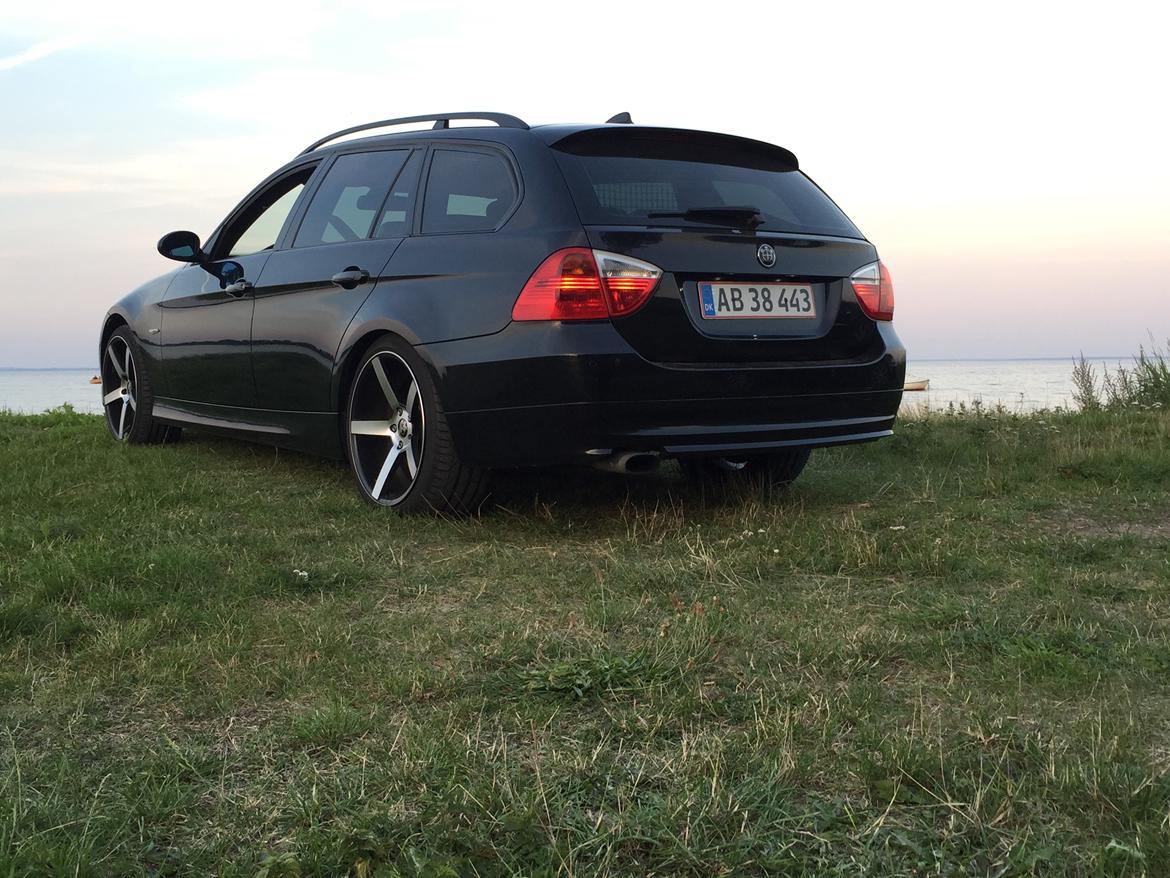 BMW 320D billede 2