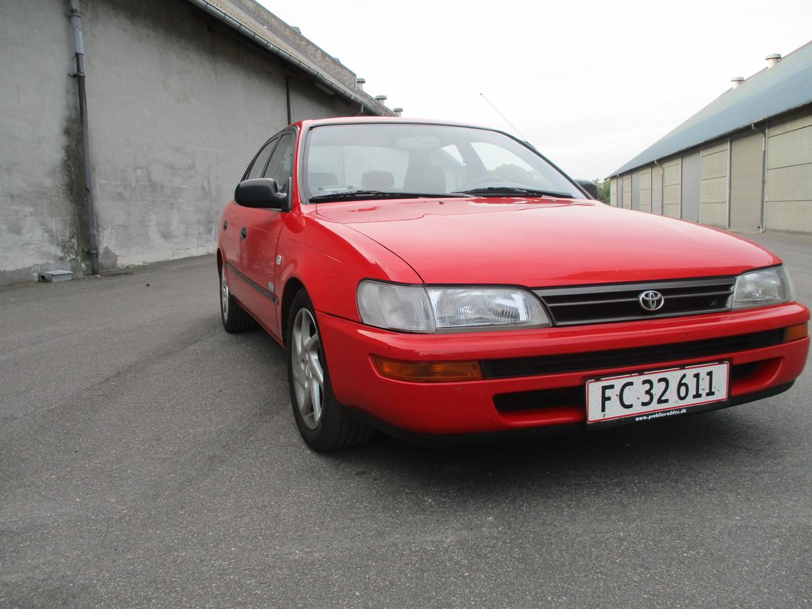 Toyota Corolla E10 sedan billede 3