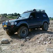 Toyota landcruiser vx 80