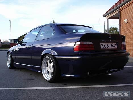 BMW 325 Coupe Solgt - Efter billedet er taget, er der monteret Rieger hækkofanger billede 1