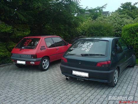 Peugeot 205 XT Solgt - Gammelt billede af min 205´er ved siden af min ven Jannicks gammele 306´er billede 16