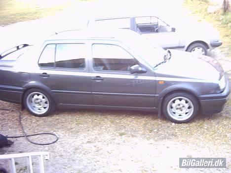 VW vento - ny vasket med den gamle polo i bag grunden  billede 8