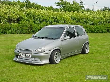 Opel corsa b - lige et billede af min første bil.. corsa selvfølgelig.. 2001 billede 8