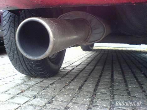 Opel Kadett D *skrottet* - Den store motor skal jo kunne komme af med luften :) billede 3