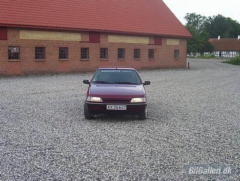 Peugeot 405 1,6 style (SOLGT) billede 2