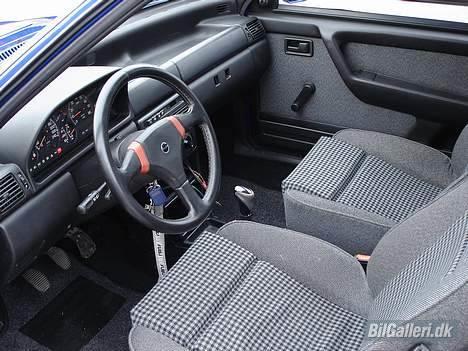 Fiat Uno Turbo Racing-solgt - denne kabine er der ikke noget at komme efter,kan jeeg lige sige!! billede 2