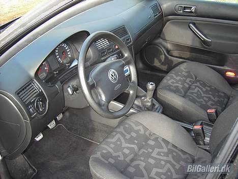 VW Bora - Rigtig flot kabine taget i betragtning af at bilen er 6 år gammel..... billede 10