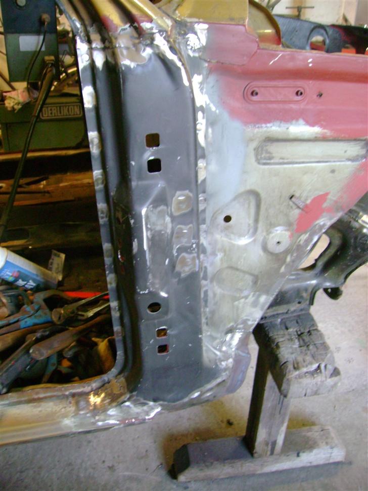 Ford Escort RS Turbo (projekt) - Højre yderste dørstolpe monteret.. billede 13