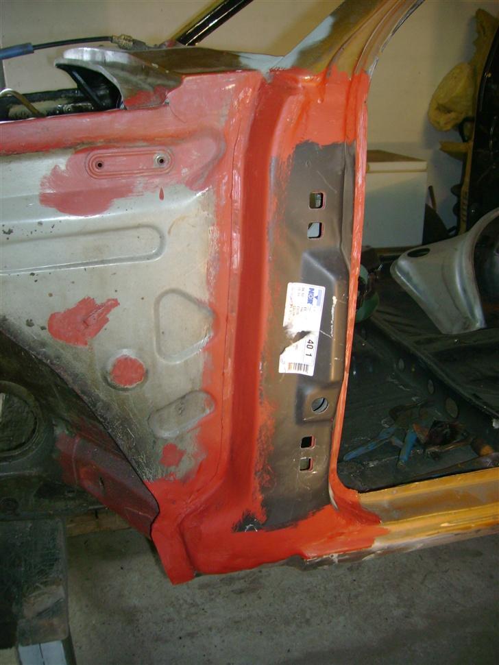 Ford Escort RS Turbo (projekt) - Venstre yderste dørstolpe monteret.. billede 14