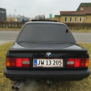 BMW E30 320i 325