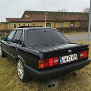 BMW E30 320i 325