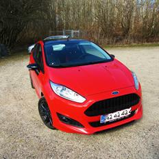 Ford Fiesta red/black edition 