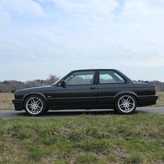 BMW E30 M-Tech 2 325i/328i