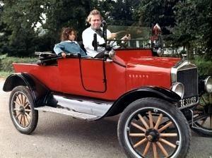 Ford T Pick-Up 1921 - Stillbillede fra filmen "Dyrlægens Plejebørn" med Dirch Passer ved rattet billede 12