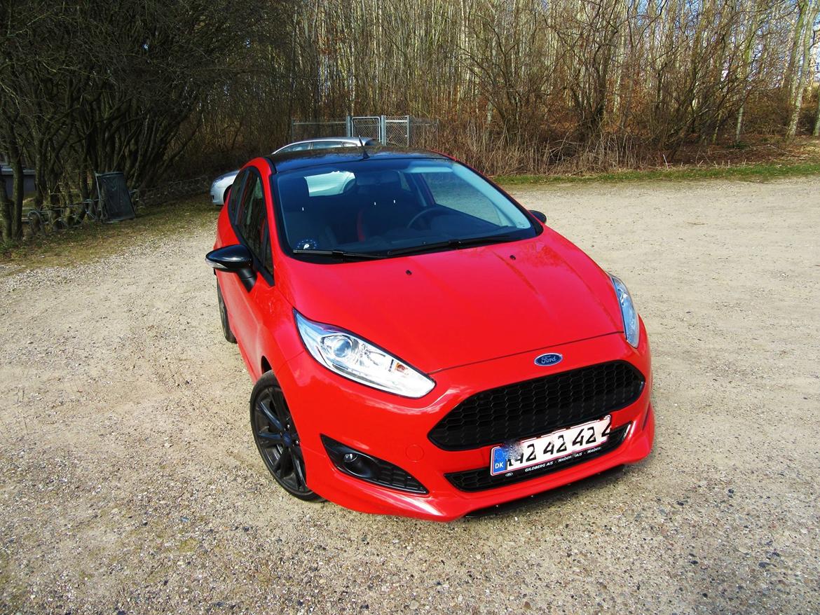 Ford Fiesta red/black edition  billede 1