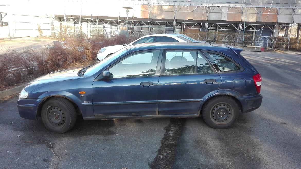 Mazda 323F billede 2