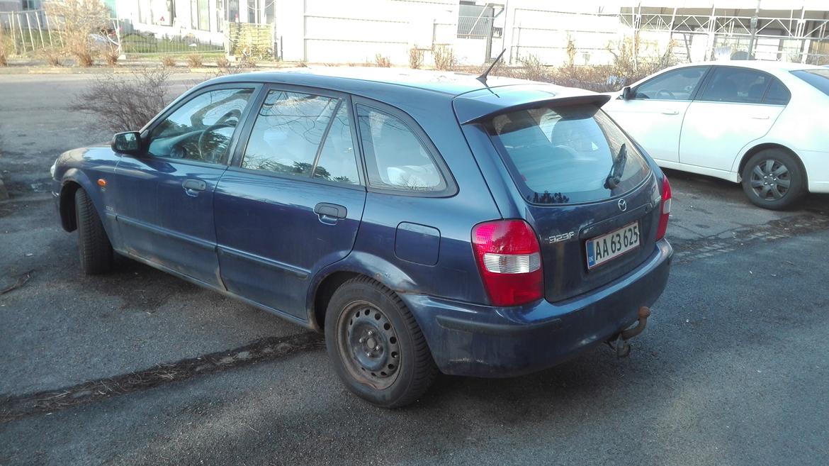 Mazda 323F billede 3