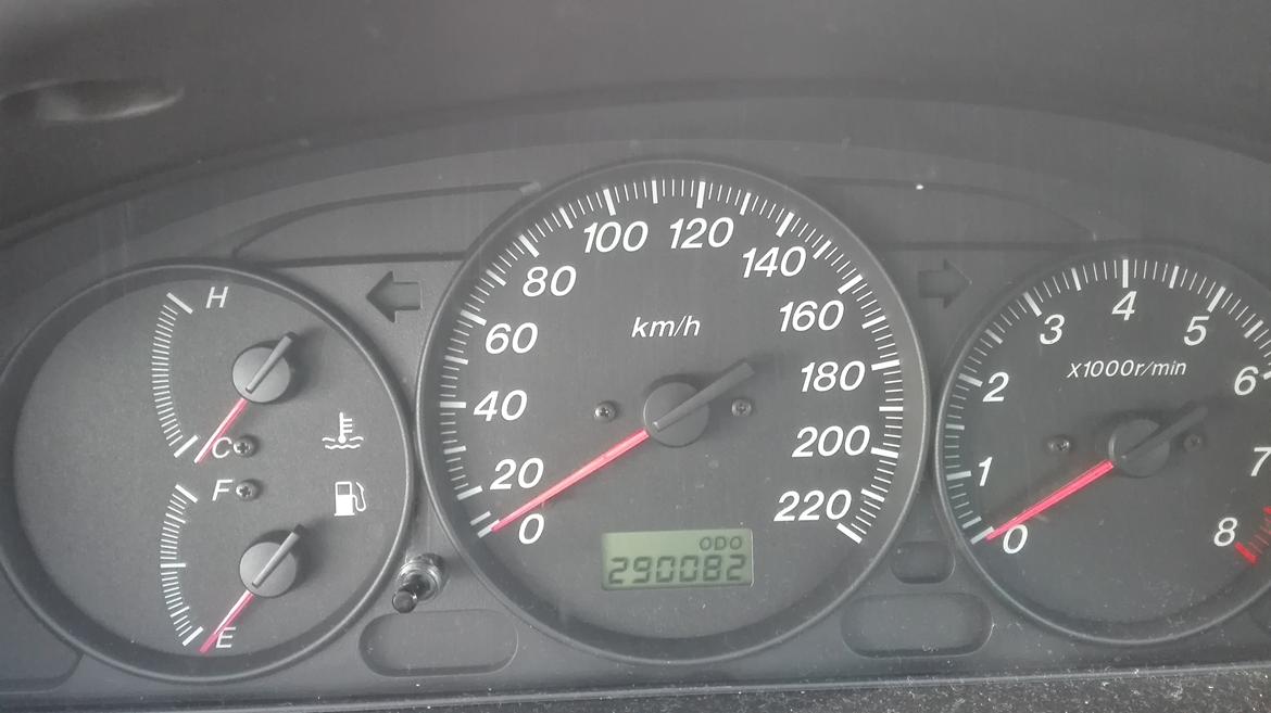 Mazda 323F billede 8