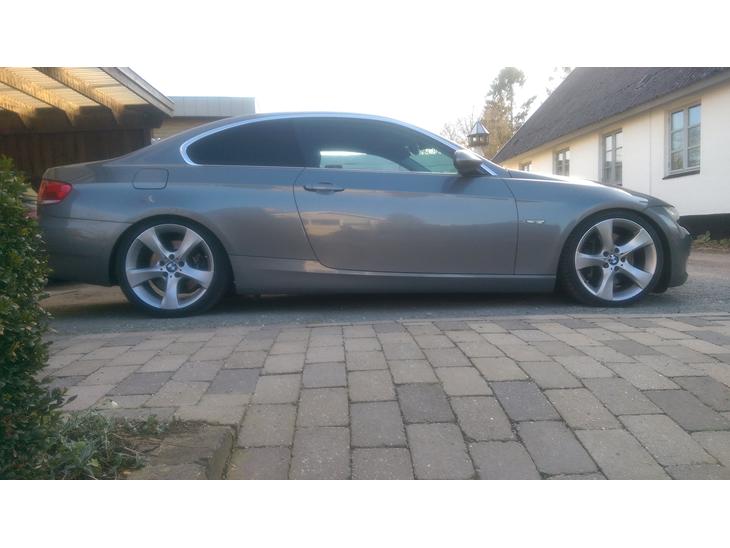 {{currentPhoto.altText}} billede {{currentPhoto.number}}