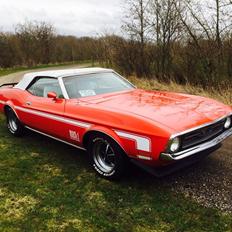Ford Mustang Mach 1 convertible