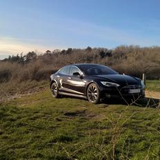 Tesla Model S 70D
