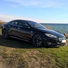 Tesla Model S 70D