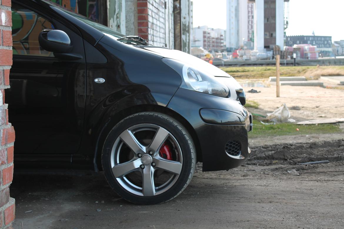 Toyota Aygo totalt skadet  billede 8