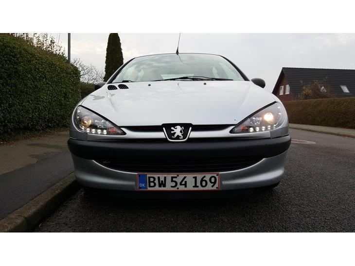 {{currentPhoto.altText}} billede {{currentPhoto.number}}