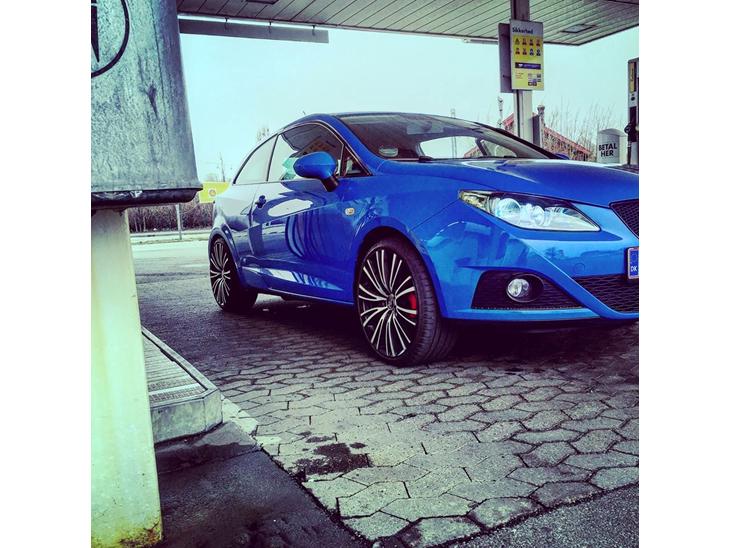 {{currentPhoto.altText}} billede {{currentPhoto.number}}