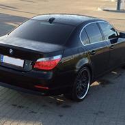BMW 520I