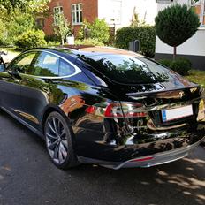 Tesla Model S P85+