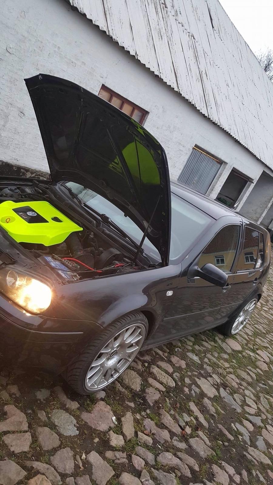VW Golf 4 billede 1
