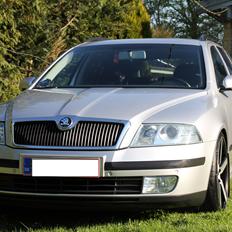 Skoda Octavia 2.0TDI DSG Elegance Combi (SOLGT)