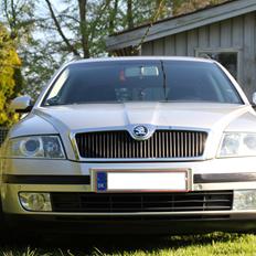 Skoda Octavia 2.0TDI DSG Elegance Combi (SOLGT)