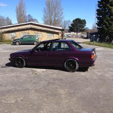 BMW E30 320i / 325i