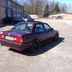 BMW E30 320i / 325i