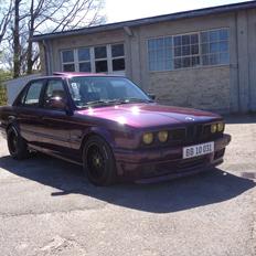 BMW E30 320i / 325i
