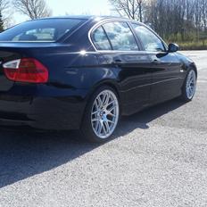 BMW E90 325i