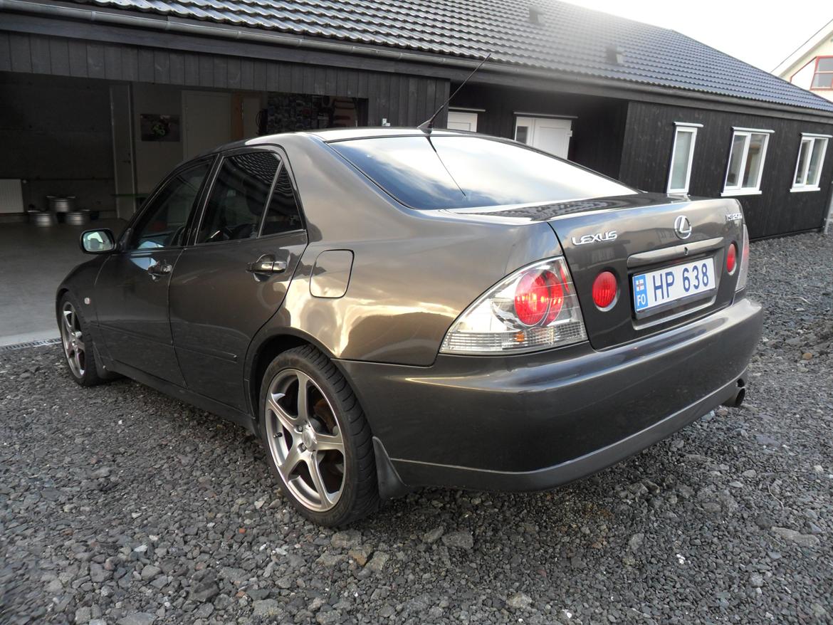 Lexus IS200 billede 2