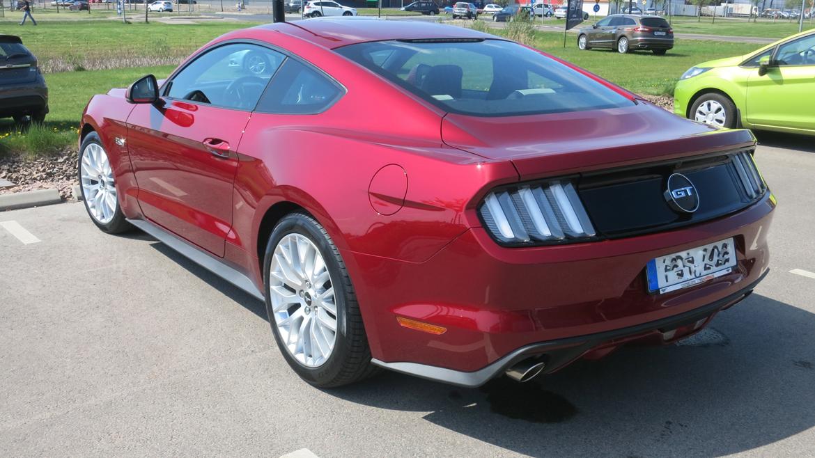 Ford Mustang Fastback GT - LED baglygter og GT logo billede 3