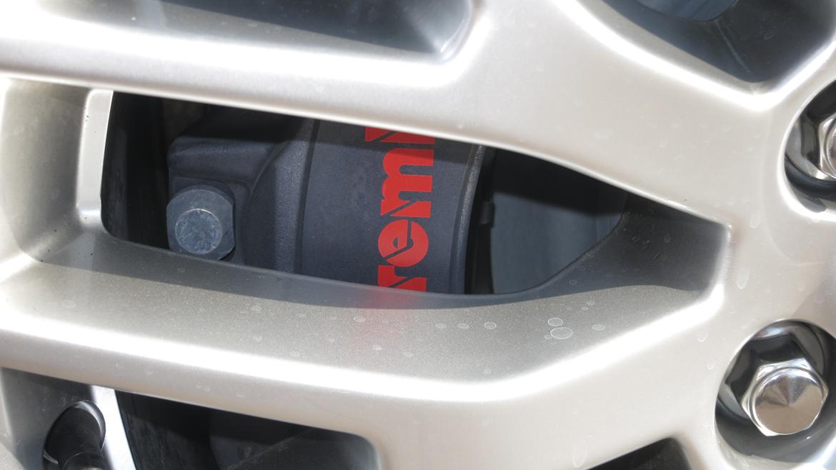 Ford Mustang Fastback GT - Brembo med 6 stemplede kalibre på store skiver. Særdeles effektive. billede 6