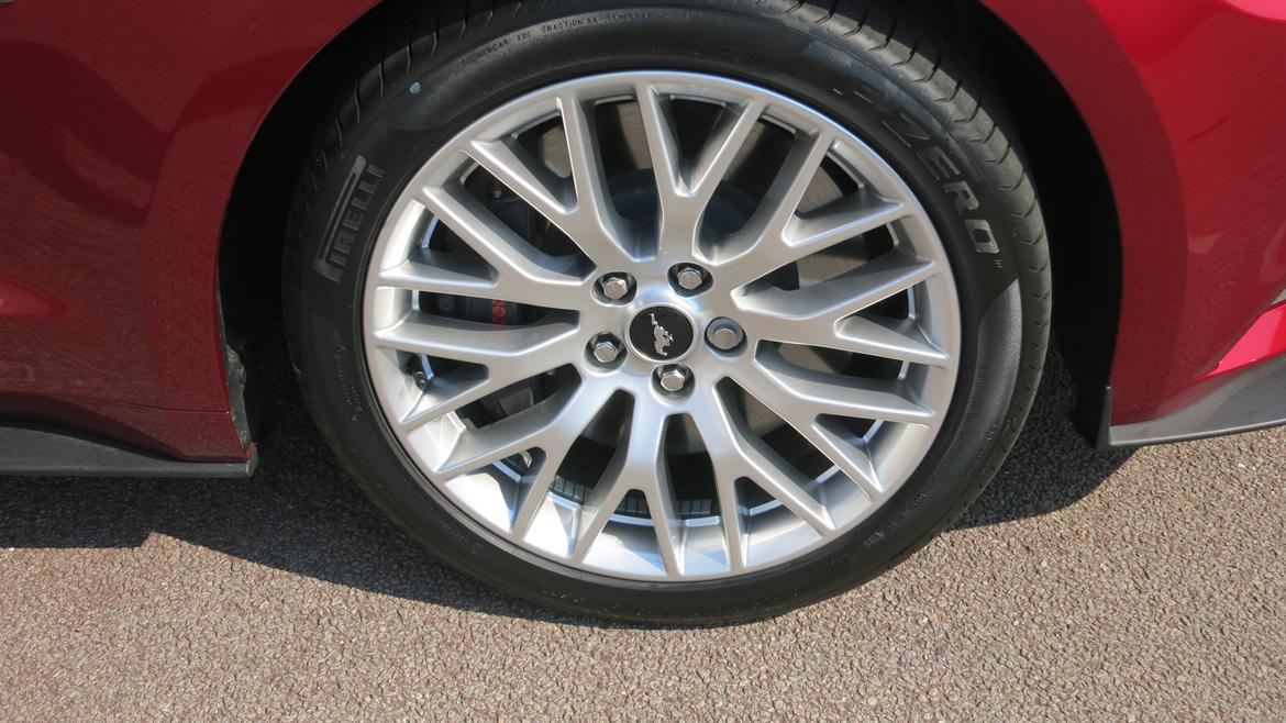 Ford Mustang Fastback GT - 19 tommer fælge. Jeg ville ikke have de sorte, der ellers er standard. billede 5