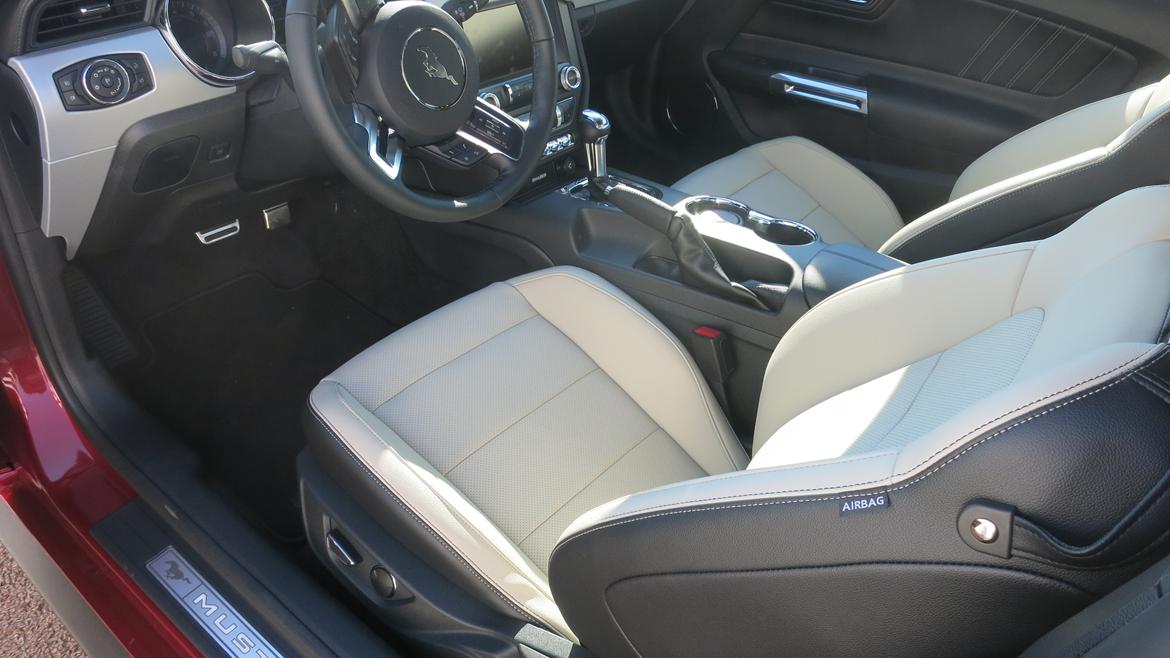 Ford Mustang Fastback GT - Perforeret keramikhvid læder med airconditioning billede 10