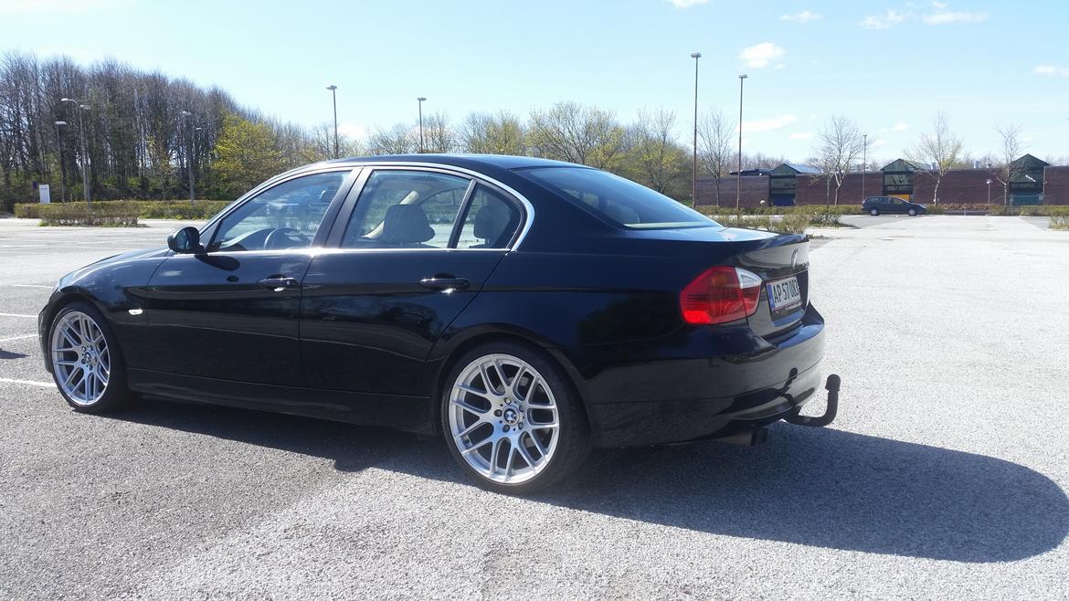 BMW E90 325i billede 2