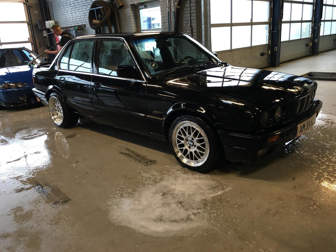 BMW E30 billede 1